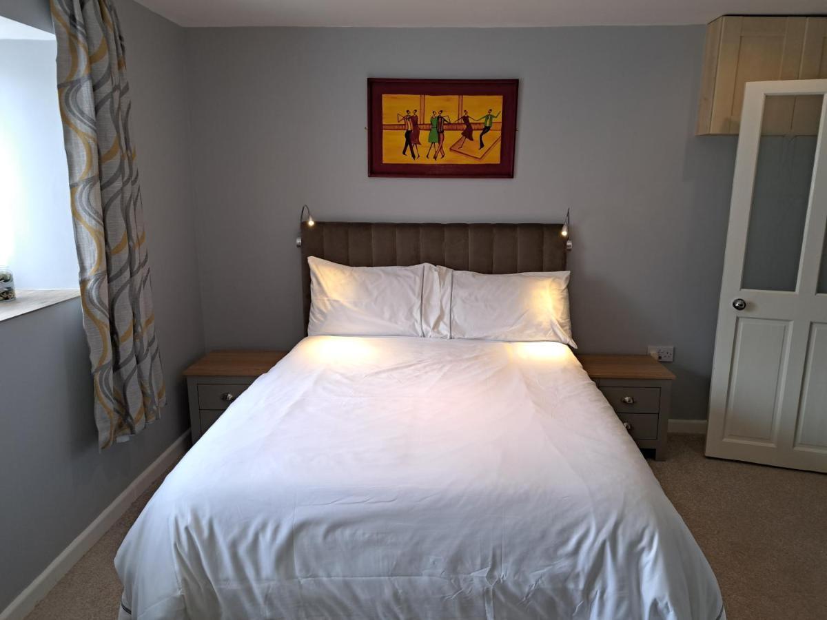 Apartment Superior Apartment With Hot Tub & Breakfast *